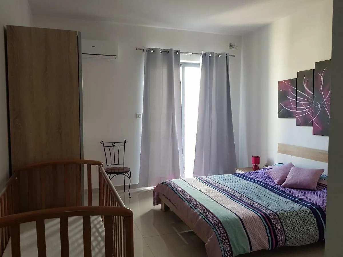 Claire'S Court Apartment Marsaxlokk